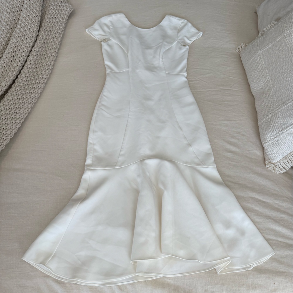 Amanda uprichard evalina ivory midi trumpet style Dress size XS flirty and fun